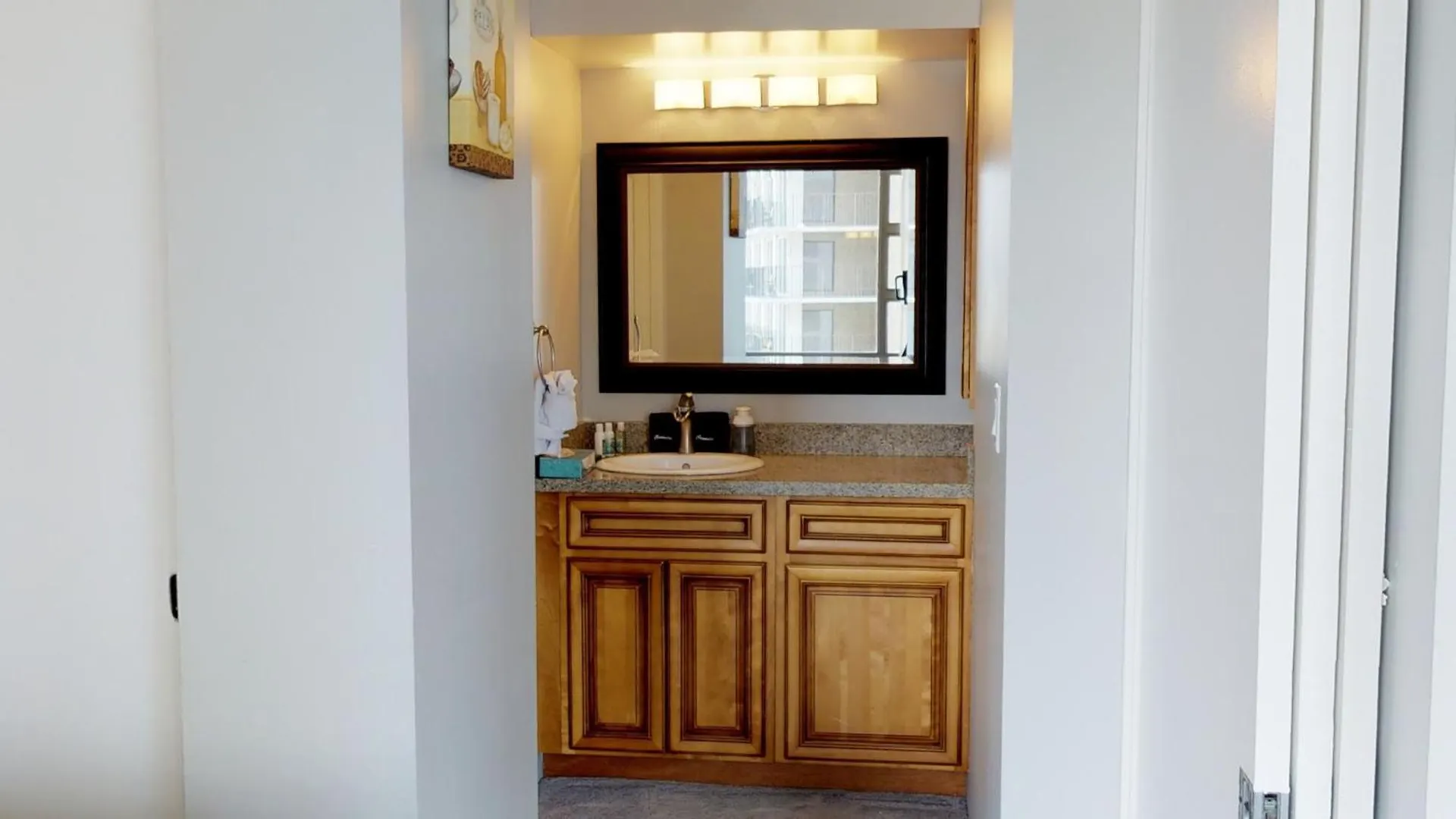 Apartment Steps To Waikiki Beach! Ocean View Condo + Free Parking Honolulu United States