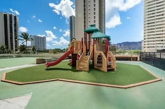 Apartment Steps To Waikiki Beach! Ocean View Condo + Free Parking Honolulu