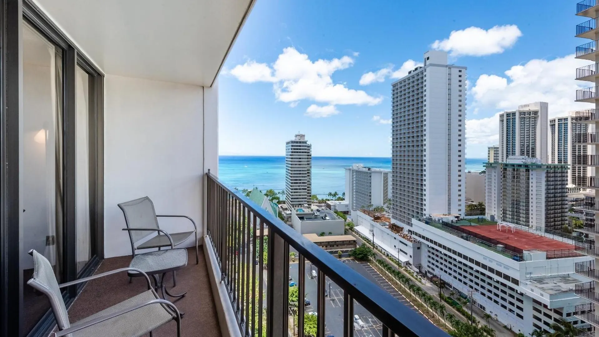 Apartment Steps To Waikiki Beach! Ocean View Condo + Free Parking Honolulu United States