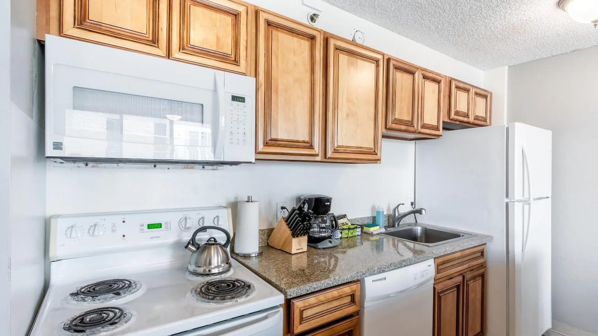 Steps To Waikiki Beach! Ocean View Condo + Free Parking Honolulu 0*,  United States
