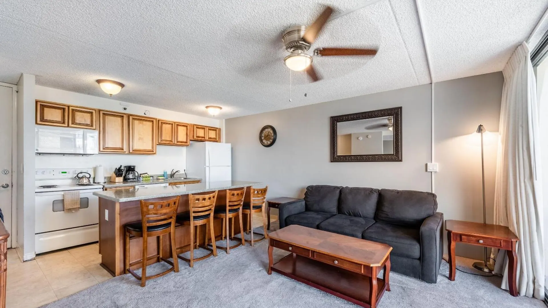 Steps To Waikiki Beach! Ocean View Condo + Free Parking Honolulu